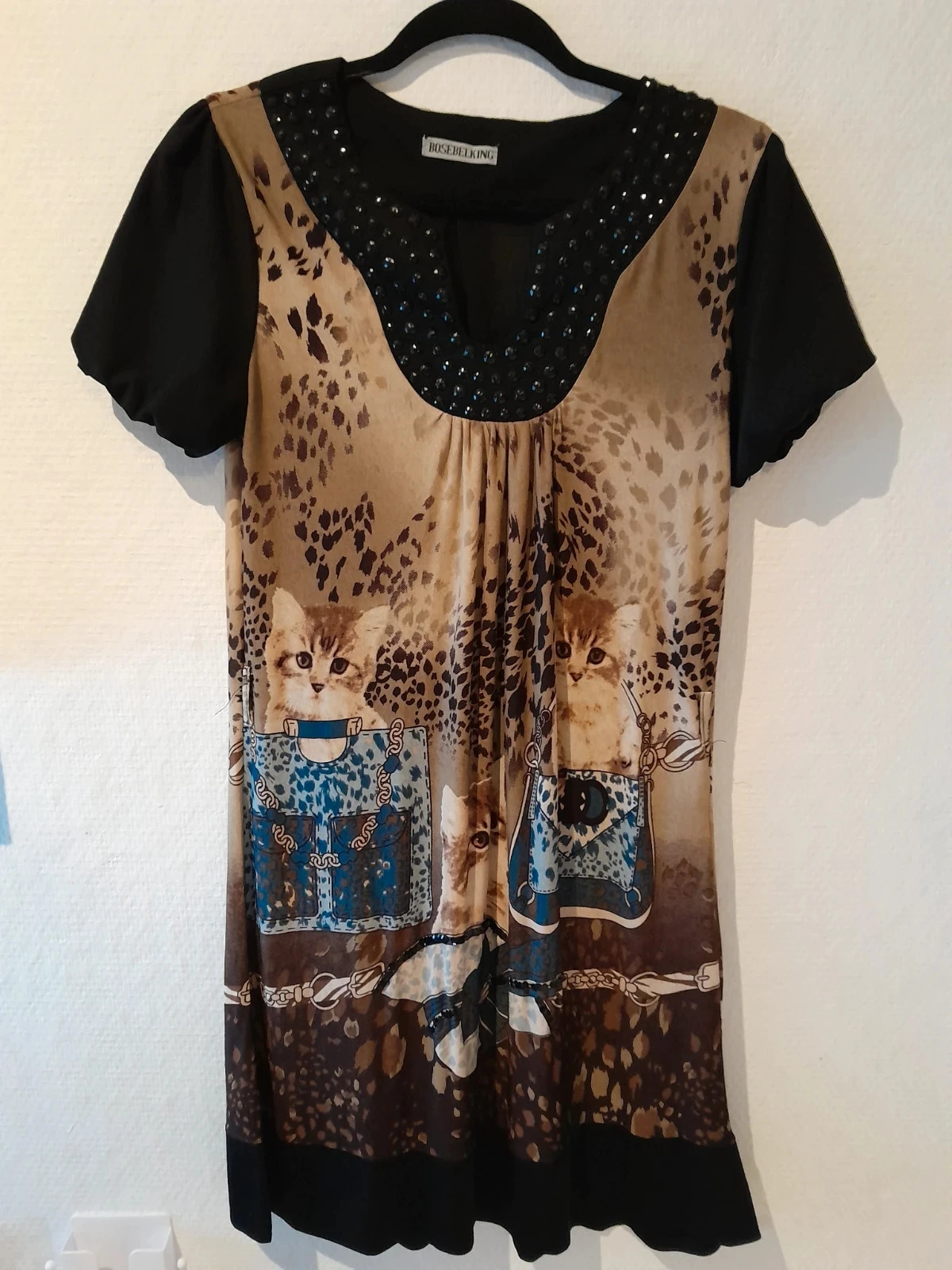 Robe chatons, mi-longue, taille 38